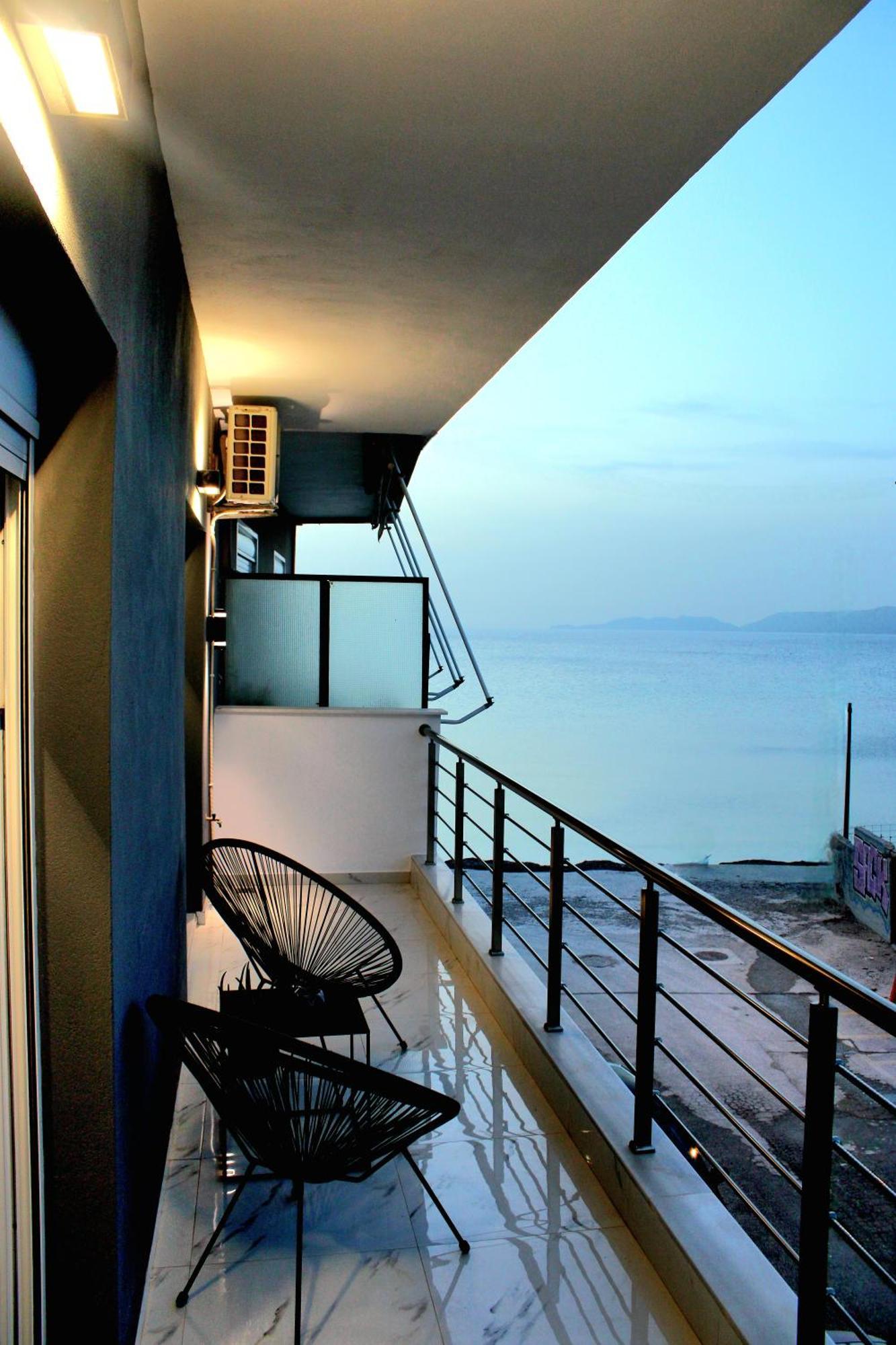 Black & White Seaside House Kalamia Corinth Dış mekan fotoğraf